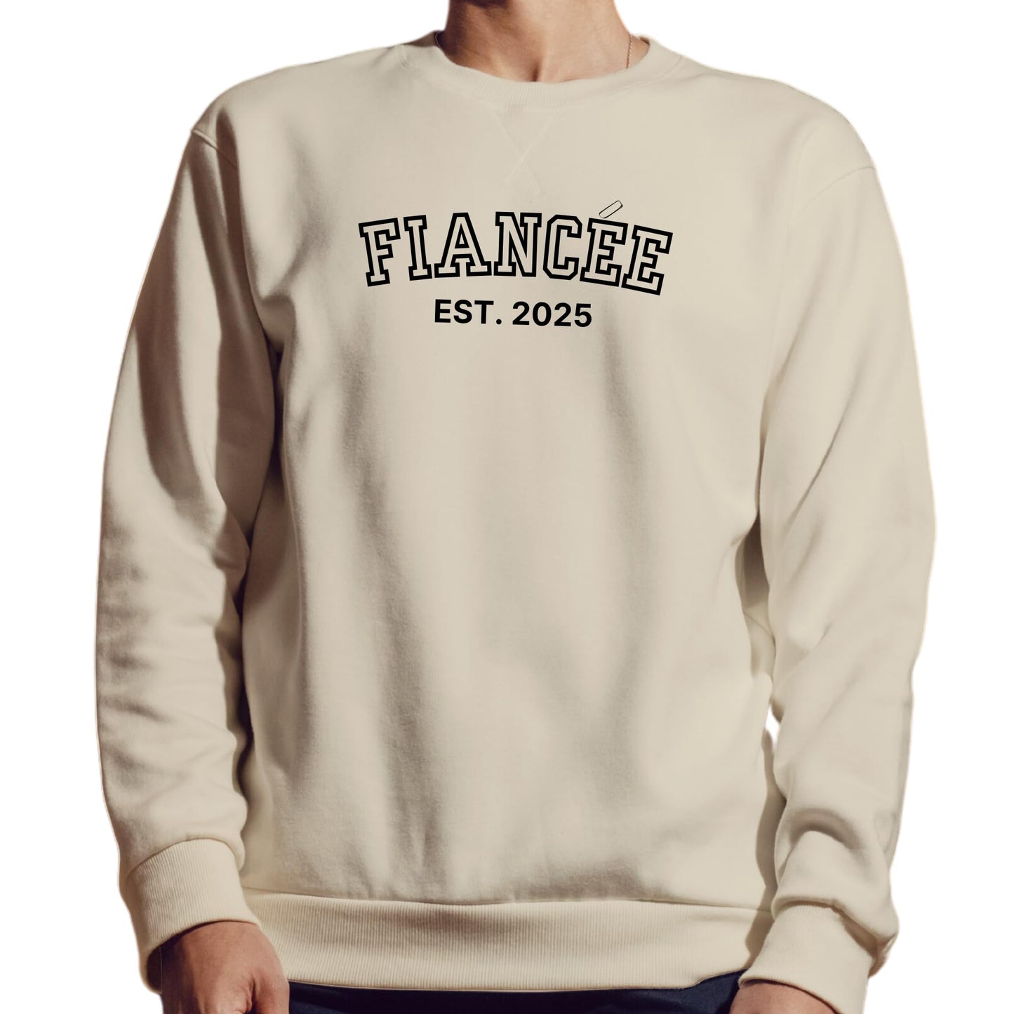 Be Buz Fiancée Est. 2025 Sweatshirt Engagement Gift for Women Future Bride Pullover Cute Bridal Shower Outfit Long Sleeve - Top Tee