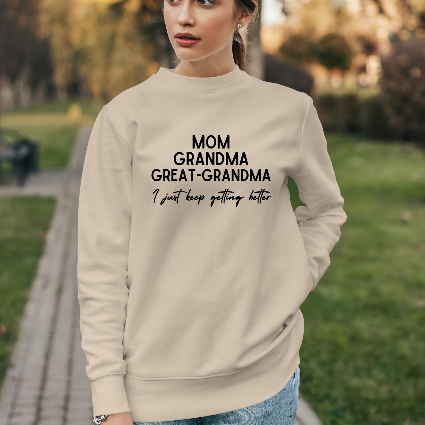 Be Buz Mom Grandma Great-Grandma Sweatshirt Baby Reveal to Family Pregnancy Announcement Gift Great Grandma Mother’s Day Sweatshirt
