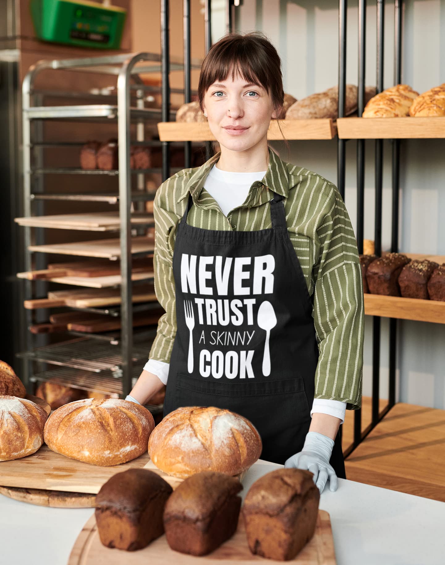 NEVER TRUST A SKINNY COOK Funny Aprons for women - 2 Pockets BBQ Apron Coffee house Cooking Kitchen Chef Bar Hotel Gift For Husband Wife, Dad Mom boyfriend Girlfriend Black - Top Tee