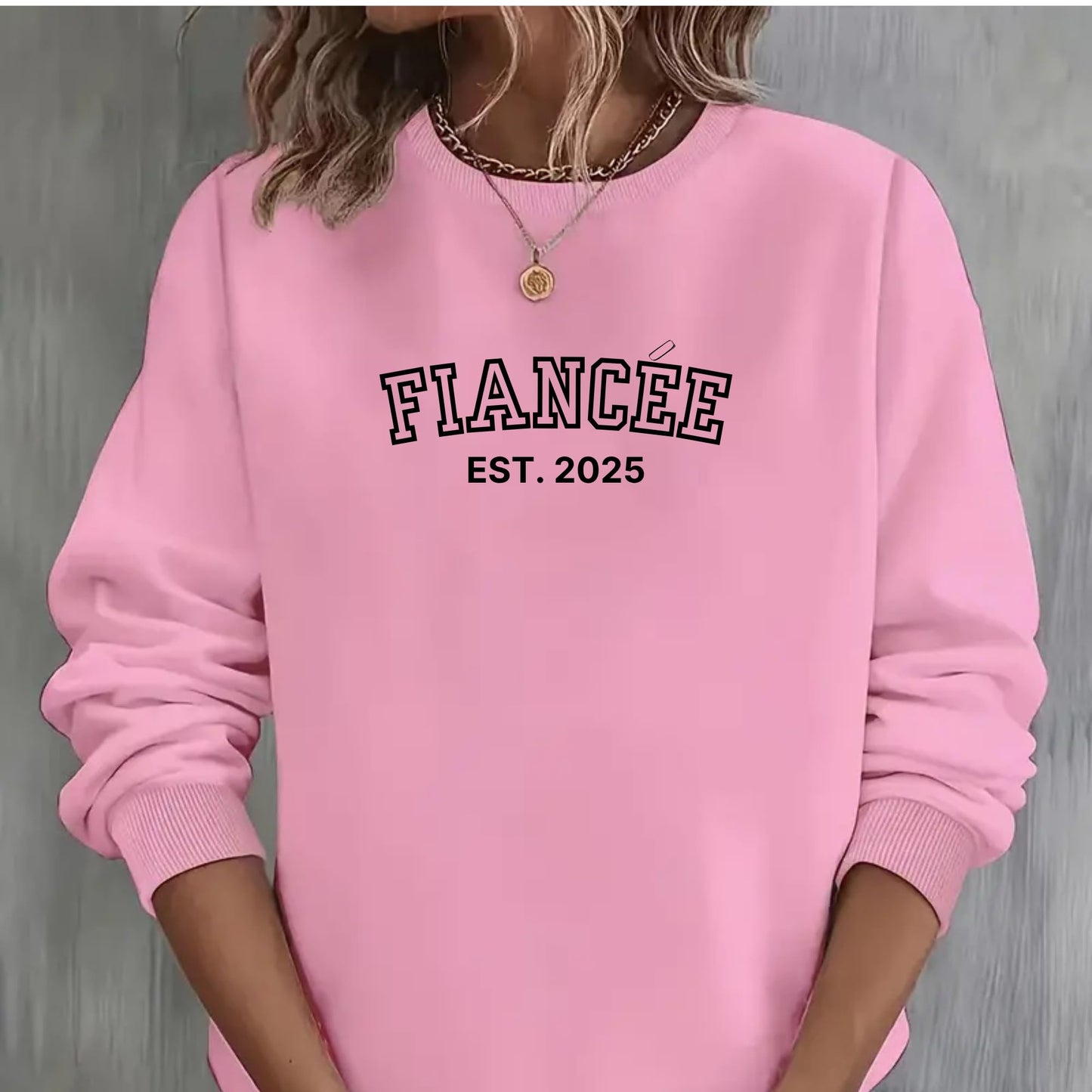 Be Buz Fiancée Est. 2025 Sweatshirt Engagement Gift for Women Future Bride Pullover Cute Bridal Shower Outfit Long Sleeve - Top Tee