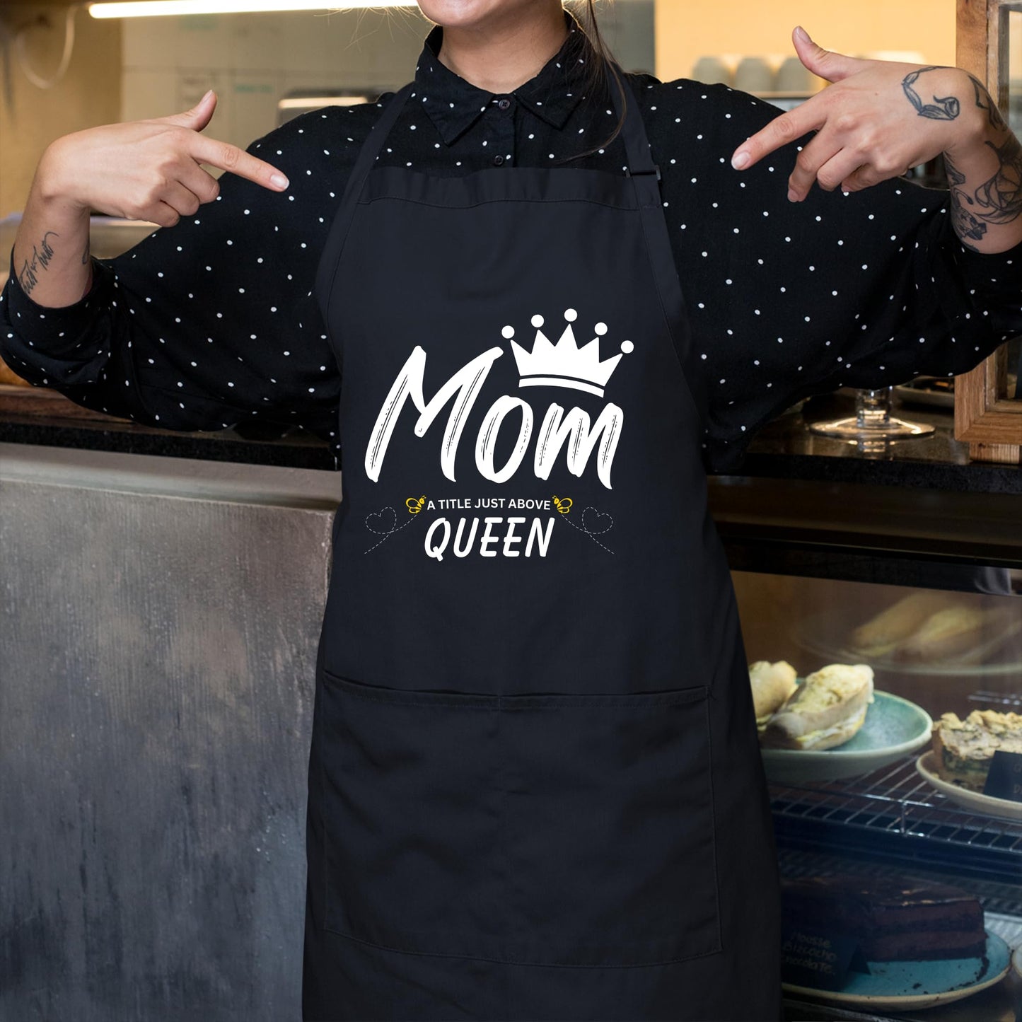 Mom A Title Just Above Queen Funny Aprons for Womens Mom Aprons Gift for Her Chef Apron Kitchen Apron BBQ Apron Grill Apron Mother Day Gift Black Apron