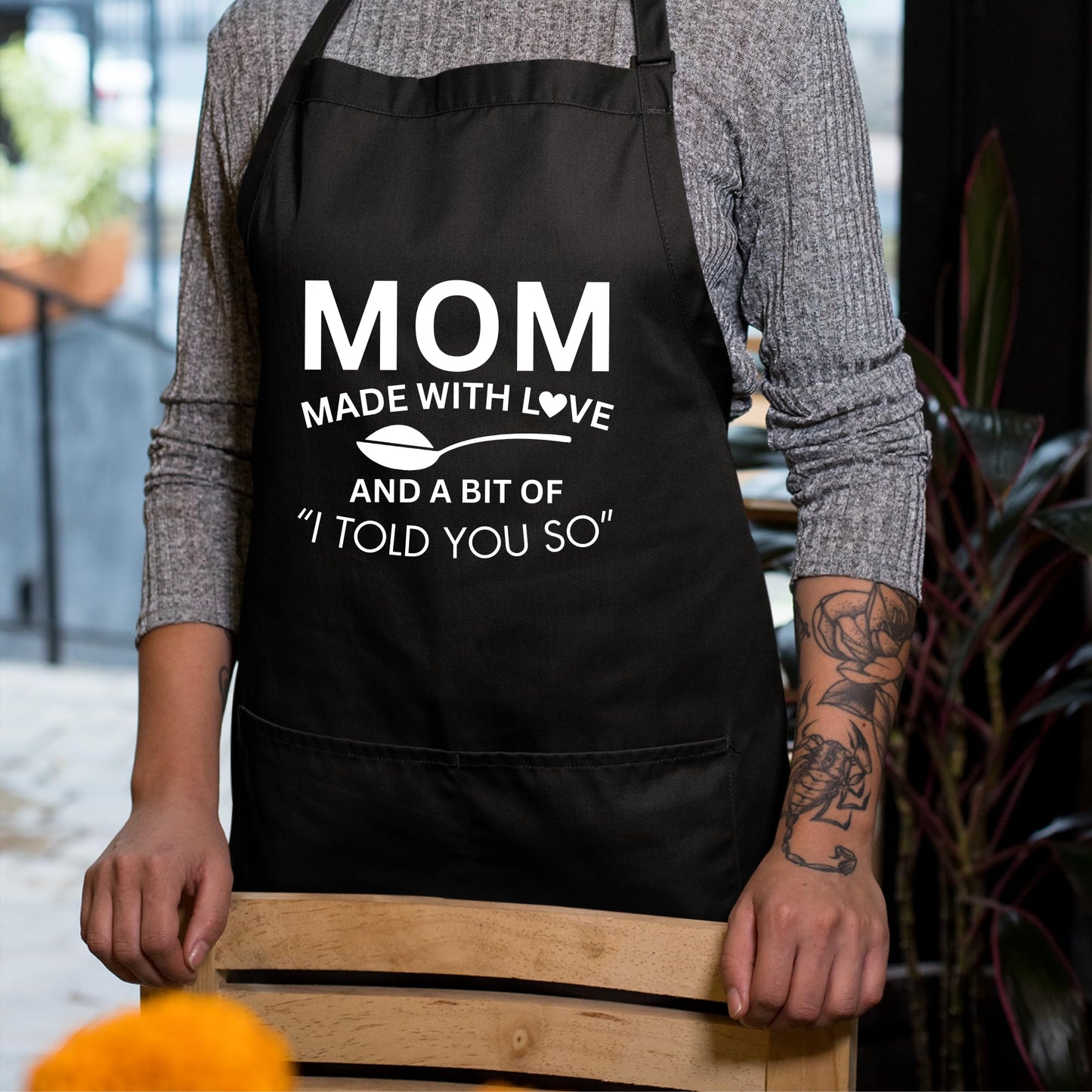 Mom Made With Love Funny Aprons for Womens Mom Aprons Gift for Her Chef Apron Kitchen Apron BBQ Apron Grill Apron Mother Day Gift Black Apron