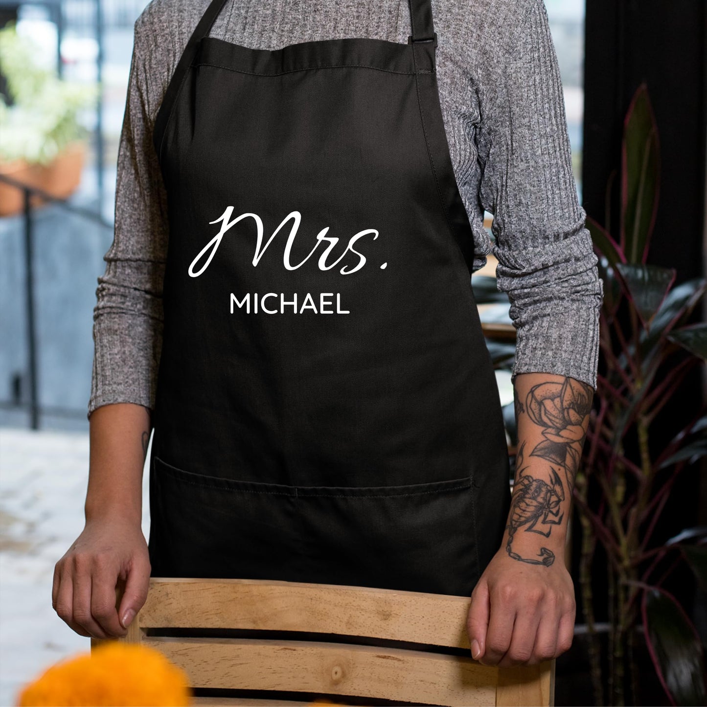 Personalised Mrs Apron, Bride Apron, Groom Apron, Custom Bride Gift, Apron for Womens, Wedding Gift Valentine’s Day Christmas Adjustable Black Apron with Two Pockets gift for her