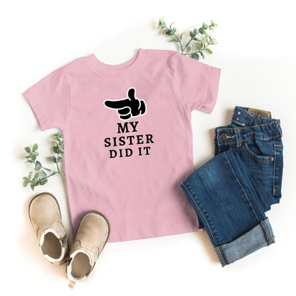 My Sister Did It Shirt – Funny Sibling Blame T-Shirt for Toddlers and Kids – Family Outfit – Cute Brother Sister Gift – Funny Baby Bodysuit