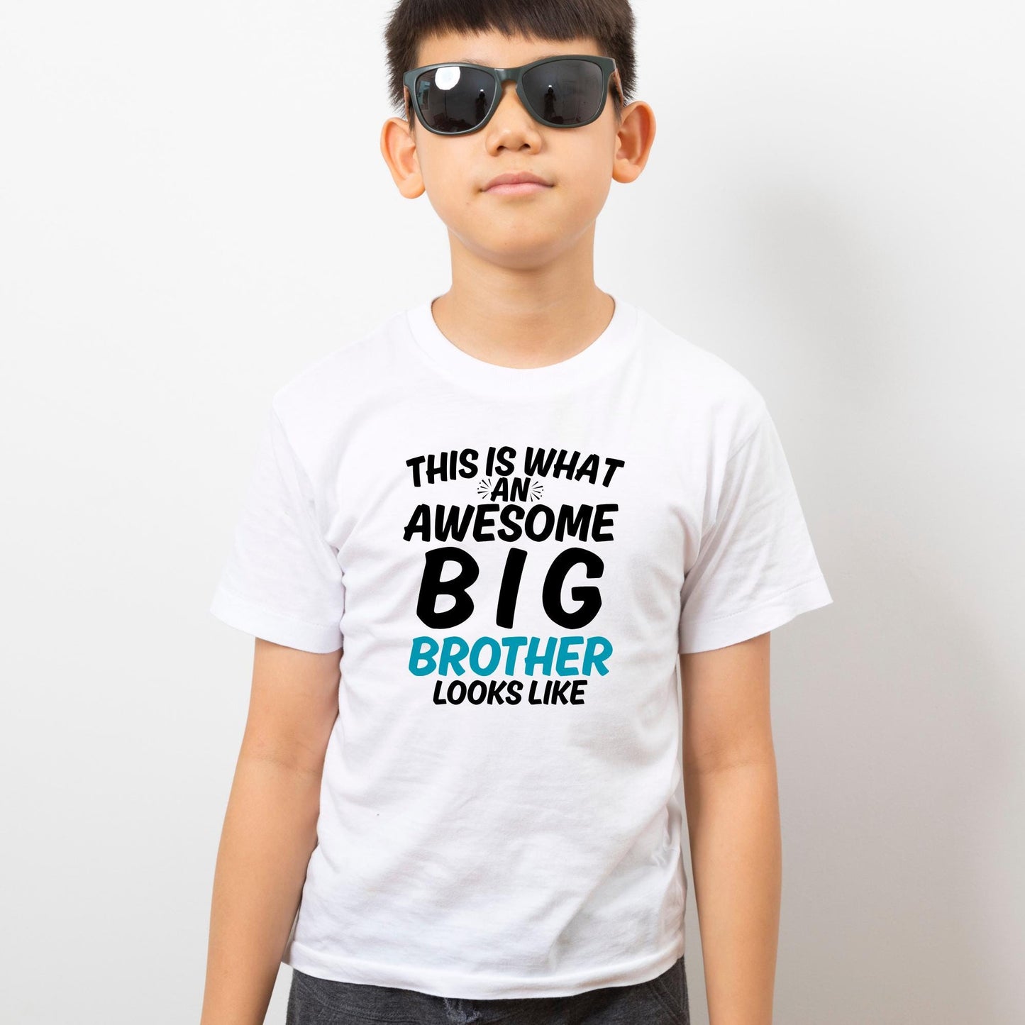 Awesome Big Brother Shirt –This Is What an Awesome Big Brother Looks Like – Funny Kids Sibling T-Shirt – New Baby Announcement Gift for Boys